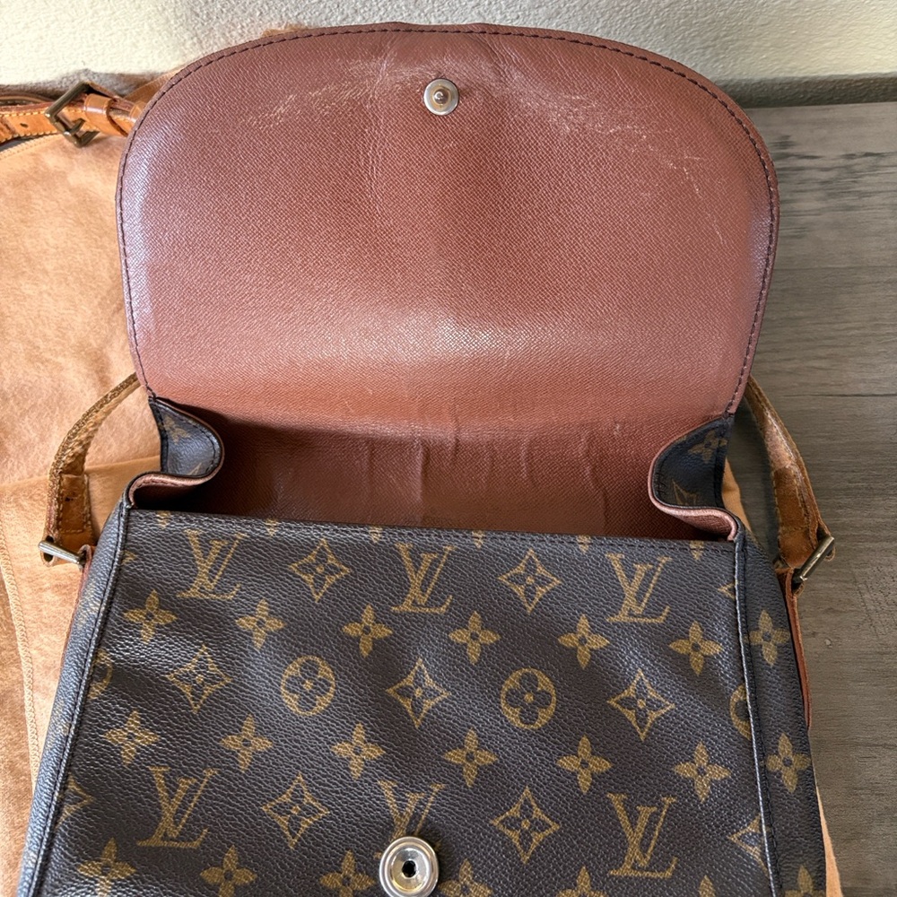Authentic Louis Vuitton Saint Cloud GM Monogram Crossbody Shoulder Bag - Picture 7 of 17